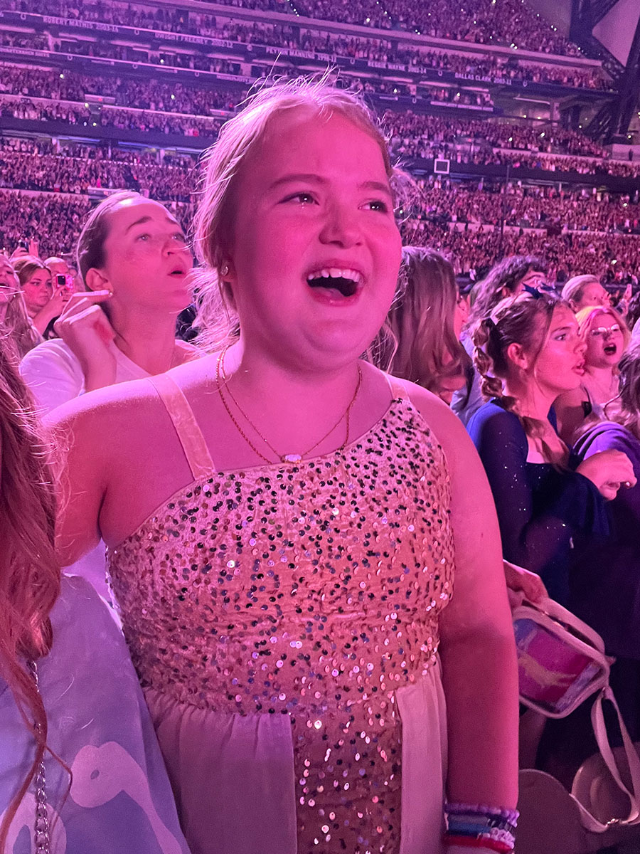 Ivy cries seeing Taylor Swift in concert!